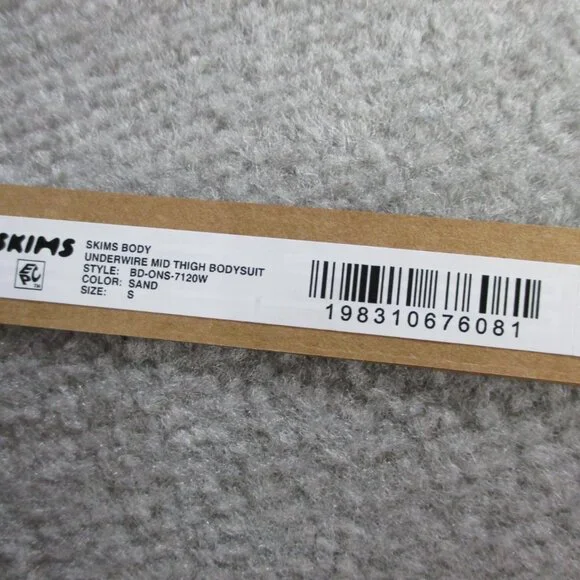 SKIMS Body Underwire Mid Thigh Bodysuit Womens Small Sand Sculpt Shapewear NEW - Picture 8 of 9